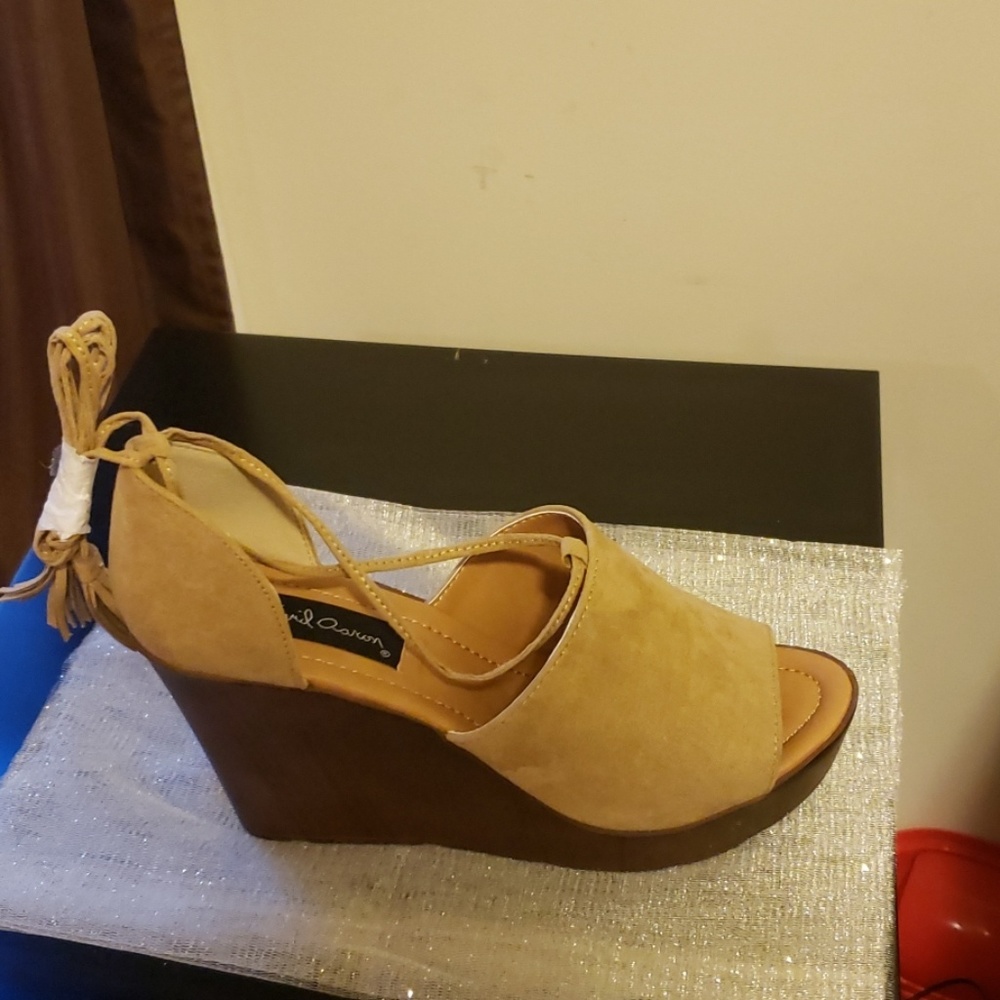 New Wedge heel shoe